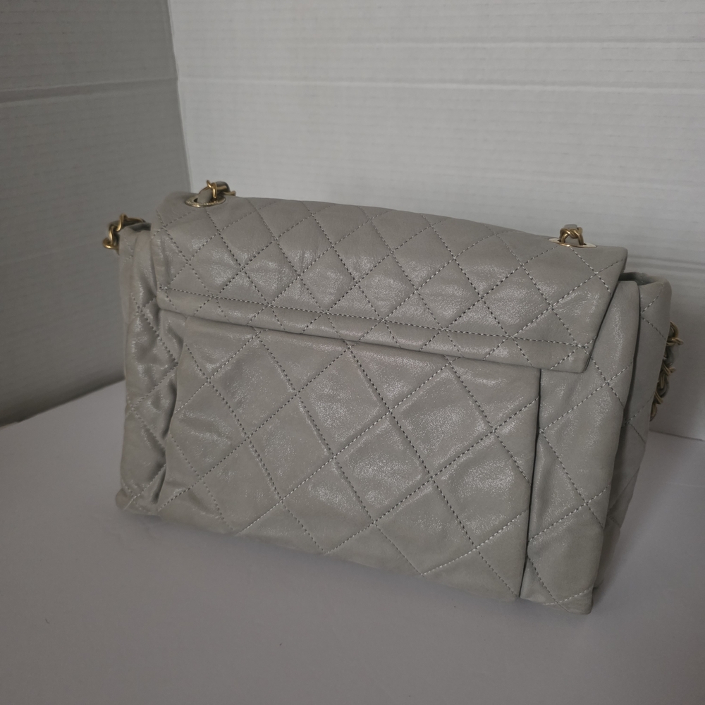 Authentic Chanel Heather Grey Iridescent 'Chic Quilt Bag' Flap - Picture 14 of 14